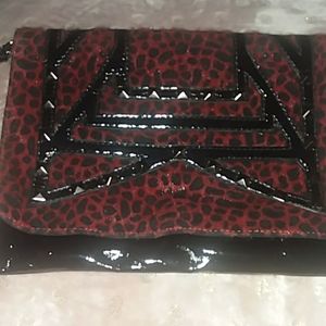 Blk/red wine Clutch